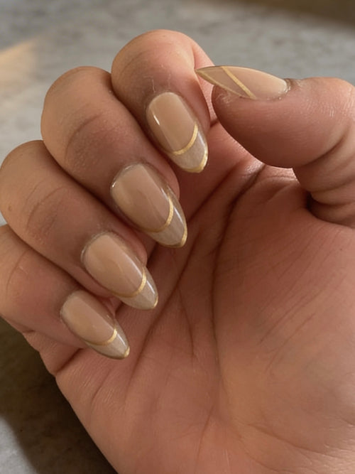 Nude with Cat eye tips