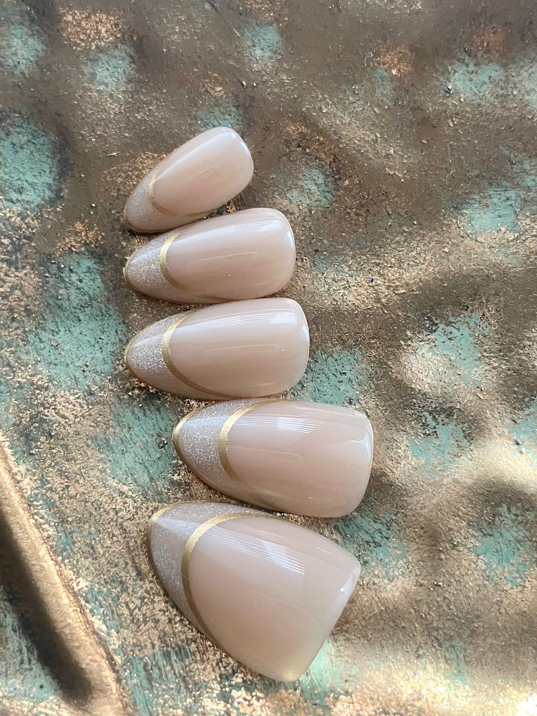 Nude with Cat eye tips